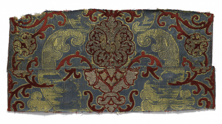 Fragment of brocaded velvet (16th century), Italy or Spain.