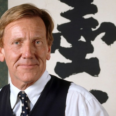 Edmund Capon, pictured with a calligraphy painting from his own collection in 1999.