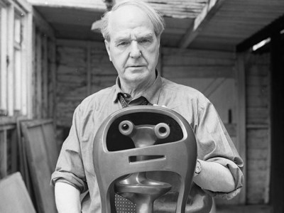 Portrait of Henry Moore with Helmet Head No. 2 (1950) in 1967.