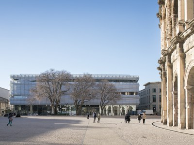 The Musée de la Romanité, completed in 2018, sits on the Boulevard des Arènes, across from the 1st-century amphitheatre.