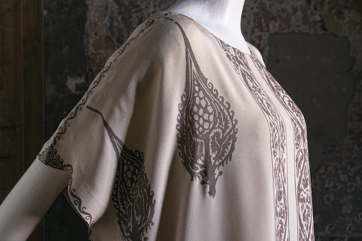 Tunic (c. 1920), Manifattura Fortuny.