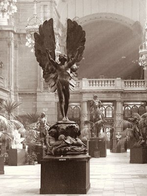 The central sculpture hall of the Glasgow (now Kelvingrove) Art Gallery and Museum, newly opened for the Glasgow International Exhibition of 1901.