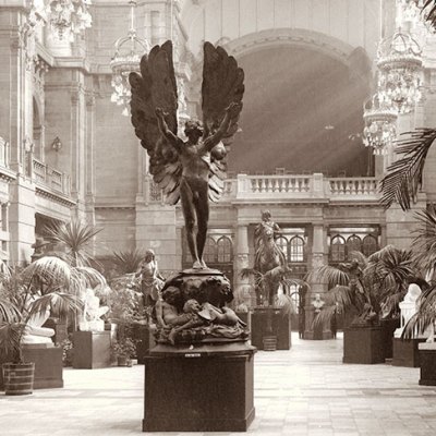 The central sculpture hall of the Glasgow (now Kelvingrove) Art Gallery and Museum, newly opened for the Glasgow International Exhibition of 1901.