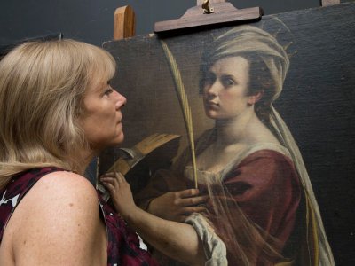 Hannah Rothschild with Artemisia Gentileschi’s ‘Self-portrait as Saint Catherine of Alexandria’ , National Gallery