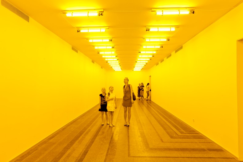 Room for one colour (1997), Olafur Eliasson.