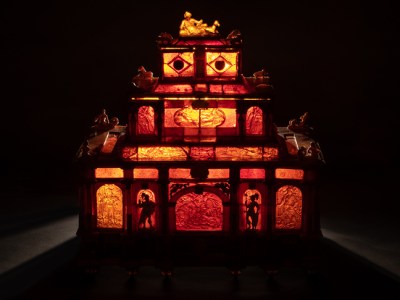 Amber casket in the shape of a three-story monument containing ivory figures, (c. 1660). Waddesdon Manor, Buckinghamshire. Photo: Waddesdon Image Library/Mike Fear