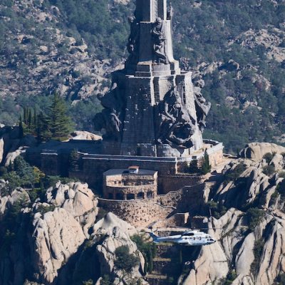 A helicopter transports the remains of Francisco Franco from the Valley of the Fallen.