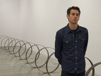 Rayyane Tabet in front of Steel Rings (2013–), from the series The Shortest Distance Between Two Points (2007–).
