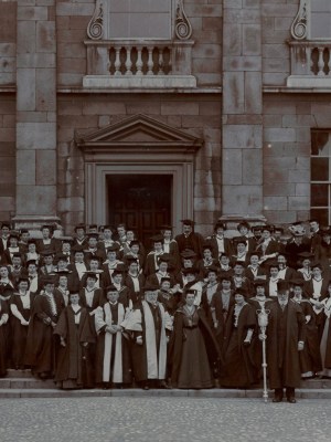 Photograph from 1904/06 of ‘Steamboat ladies’ – women students from Cambridge who were awarded degrees by Trinity College Dublin in the 1900s. Girton College, Cambridge