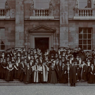 Photograph from 1904/06 of ‘Steamboat ladies’ – women students from Cambridge who were awarded degrees by Trinity College Dublin in the 1900s. Girton College, Cambridge