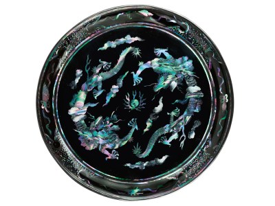 Dish (18th century), Ryukyu Islands, Japan. Ben Janssens Oriental Art (£12,000)