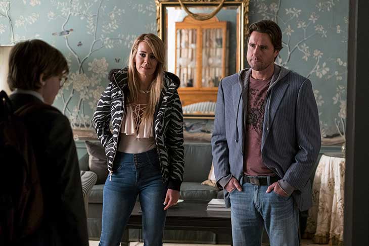 Sarah Paulson and Luke Wilson in The Goldfinch (2019).