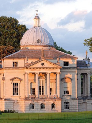 The west side of Henbury Hall in Cheshire, designed by Julian Bicknell and built in 1986–87.