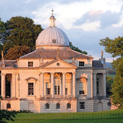 The west side of Henbury Hall in Cheshire, designed by Julian Bicknell and built in 1986–87.