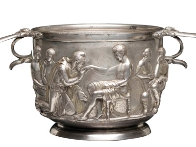 Silver cup showing Priam supplicating Achilles, Roman, 1st century. National Museum of Denmark. Photo: Roberta Fortuna and Kira Ursem; © National Museet Denmark Photo: Roberta Fortuna and Kira Ursem; © National Museet Denmark