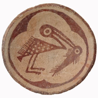 Red-on-buff plate with a bird holding a fish in its beak, c. 900–1150, Sacaton, Arizona. Arizona State Museum