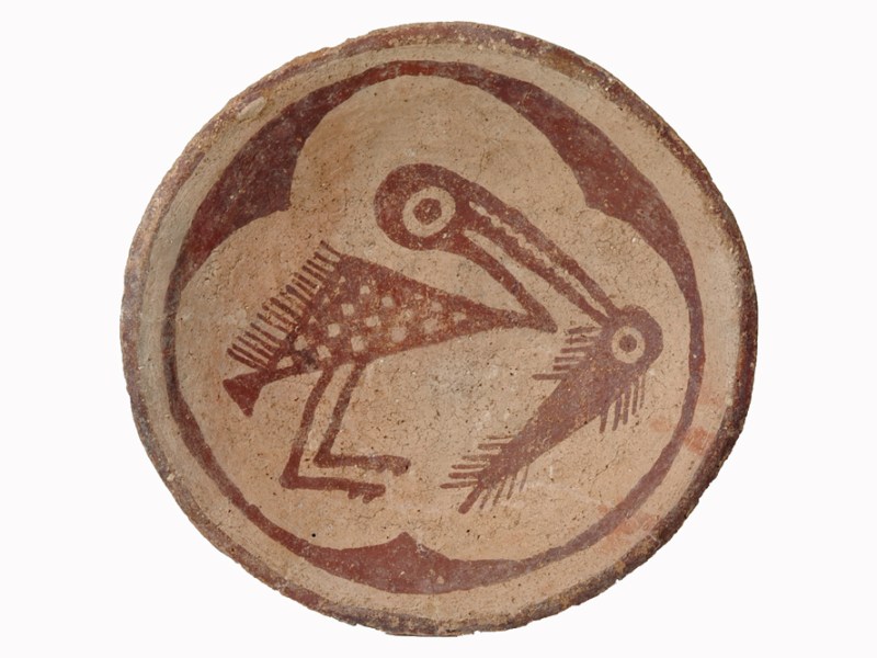 Red-on-buff plate with a bird holding a fish in its beak, c. 900–1150, Sacaton, Arizona. Arizona State Museum