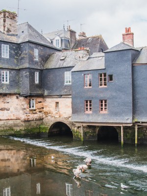 The inhabited Pont de Rohan (built 1510) in Landerneau, Brittany.