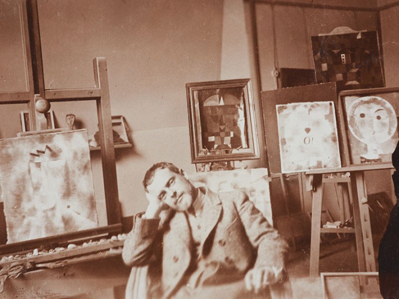 Paul Klee in his atelier at the Bauhaus Weimar, 1923 (photo by Felix Klee). Zentrum Paul Klee, Bern; © Klee-Nachlassverwaltung, Hinterkappelen