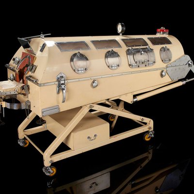 The Smith-Clarke Senior ‘iron lung’ from 1953, exhibited in the medicine galleries at the Science Museum, London.