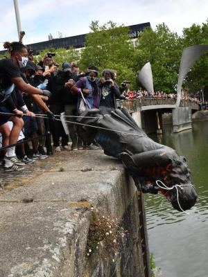Protesters throwing the statue of Edward Colston into Bristol harbour on 7 June 2020.