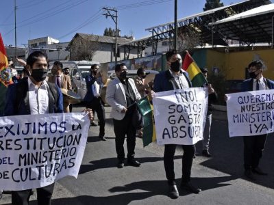 Artists on a march to demand the restitution of the Ministry of Culture on June 15, 2020 in La Paz, Bolivia. Photo by Aizar Raldes/AFP via Getty Images