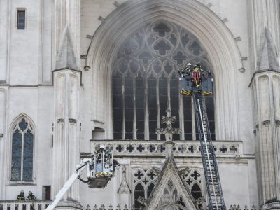 Firefighters at Nantes Cathedral on 18 July 2020. Photo: Sebastien Salom-Gomis/AFP via Getty Images