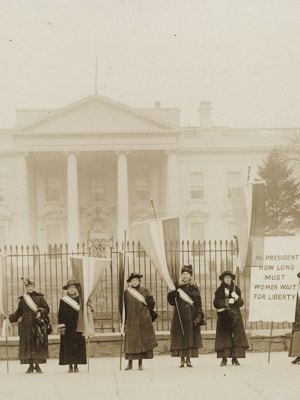 Suffragists on the picket line in front of the White House in 1917. National Woman’s Party Records, Manuscript Division, Library of Congress