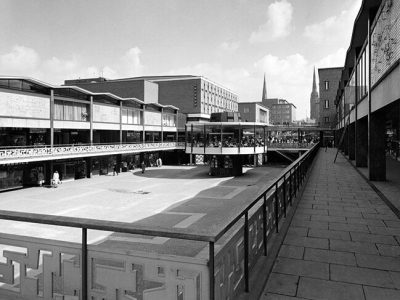 The lower precinct, Coventry, built by the city’s Architect’s Department in 1957–60 and connecting to the upper precinct and the cathedral beyond (photographed in 1960).