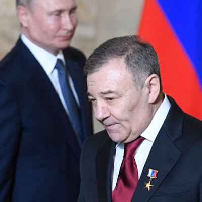 Arkady Rotenberg, who together with his brother Boris Rotenberg has been accused by a US Senate report of evading sanctions by buying art at auction in New York, at an awards ceremony with President Putin in Russia in March 2020.
