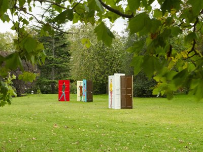Five Conversations (2019), Lubaina Himid. Hollybush Gardens at Frieze Sculpture 2020.
