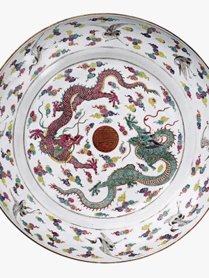 ‘Dragon’ dish, Yongzheng period (1723–35), China.