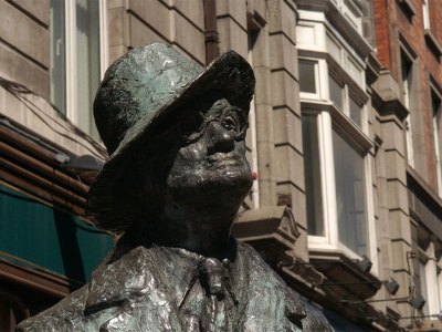 Statue of James Joyce by Marjorie Fitzgibbon on North Earl Street, Dublin.