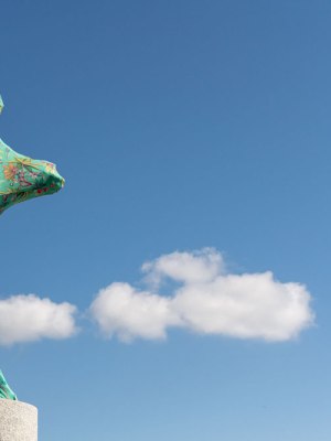 The Cloaking of the statue of Christopher Columbus behind the Bayfront Park Amphitheatre, Miami, Florida (2019), Joiri Minaya.