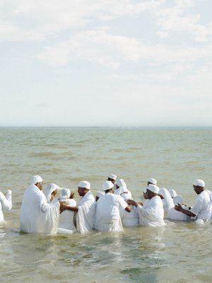 Mass Baptism, Southend-on-Sea (detail) (2013) in ‘Thames Log’ by Chloe Dewe Mathews. © Chloe Dewe Mathews