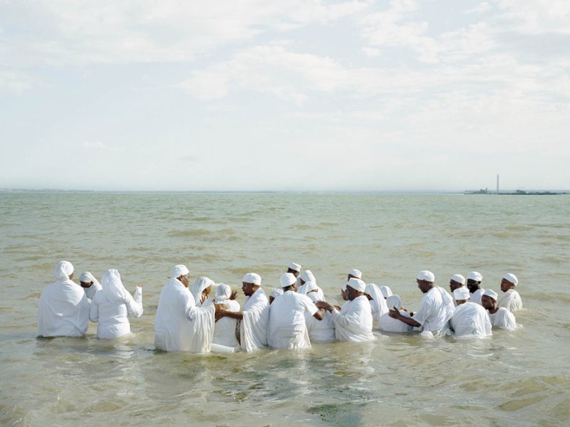 Mass Baptism, Southend-on-Sea (detail) (2013) in ‘Thames Log’ by Chloe Dewe Mathews. © Chloe Dewe Mathews