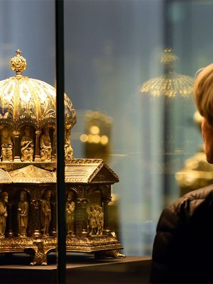Photograph from an exhibition of the Guelph Treasure in Berlin in 2015.