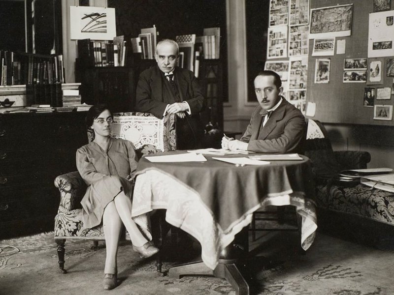 Aby Warburg (centre), with his assistants Gertrud Bing and Franz Alber, at the Palace Hotel, Rome, 1929.