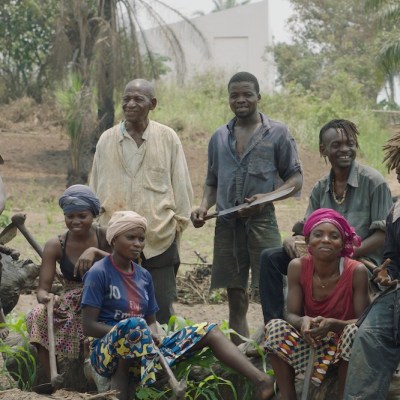 The Cercle d'Art des Travailleurs de Plantation Congolaise standing before the White Cube in Lusanga