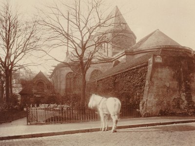Church of Saint-Médard, 5th arrondissement (detail; 1900–01), Eugène Atget. Musée Carnavalet – Historie de Paris.