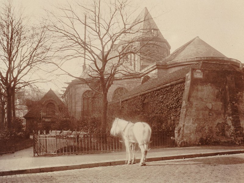 Church of Saint-Médard, 5th arrondissement (detail; 1900–01), Eugène Atget. Musée Carnavalet – Historie de Paris.