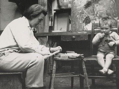 Joan Eardley sketching in her studio in Townhead, Glasgow (photo by Audrey Walker, c. 1949–51). Collection Scottish National Gallery of Modern Art