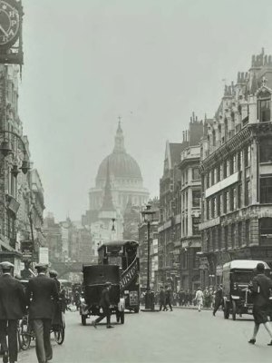 Fleet Street in 1925, with Chronicle House and the Barclays building – both set to be demolished – on the right
