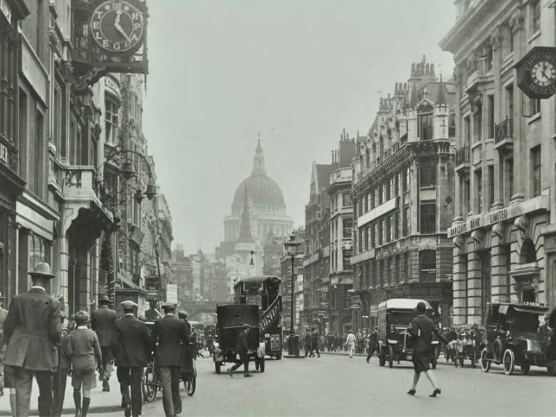 Fleet Street in 1925, with Chronicle House and the Barclays building –&nbsp;both set to be demolished – on the right