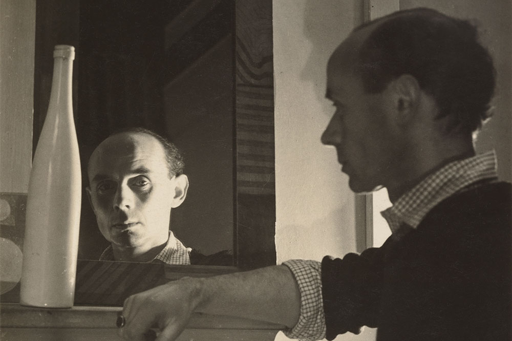Mugs, jugs and modern art – Ben Nicholson at Pallant House, reviewed