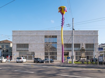 The Kunsthaus Zürich extension, designed by David Chipperfield and seen from the Heimplatz with Pipilotti Rist’s Tastende Lichter (2021).
