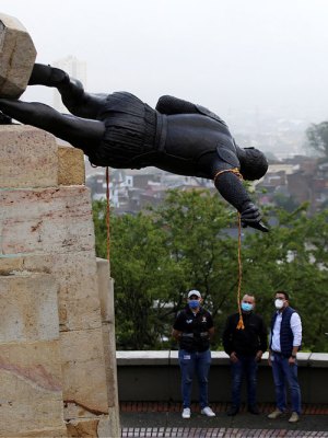 The statue of Sebástian de Belalcázar being toppled in Cali, Colombia on 28 April 2021.
