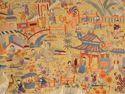 Embroidered Manila silk shawl (detail; c. 1920). Museo del Traje, Madrid. Photo: Lucía Ybarra Zubiaga; ©Museo del Traje. Centro de Investigación del Patrimonio Etnológico, Madrid, Spain