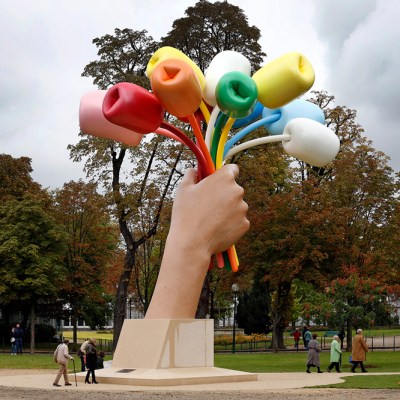Jeff Koons’ ‘Bouquet of Tulips’ displayed next to the Grand Palais in Paris in 2019.
