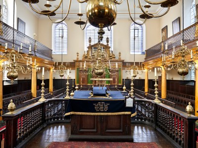 A view of the reader's desk inside the bimah in Bevis Marks Synagogue in 2015.